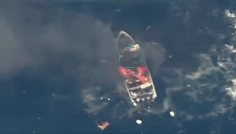 হামলার শিকার হওয়া এ নৌযানে মাদক বহন করা হচ্ছিল বলে সন্দেহ করা হয়