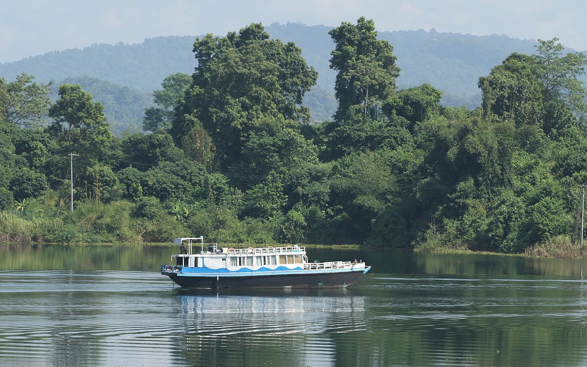 কাপ্তাই হ্রদে হাউস বোটে ভ্রমণ। দীঘলি বাঁক, রাঙামাটি