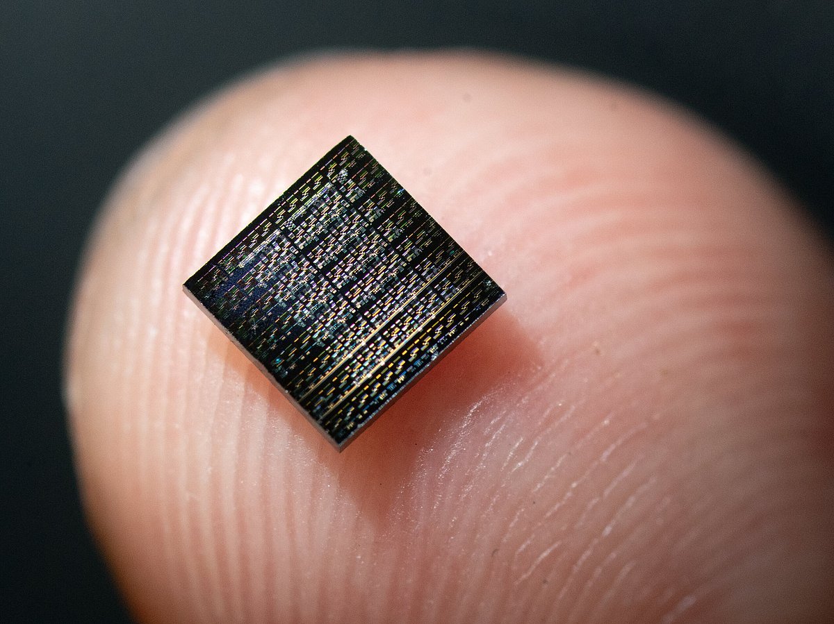 কৃত্রিম নিউরন দিয়ে তৈরি চিপ