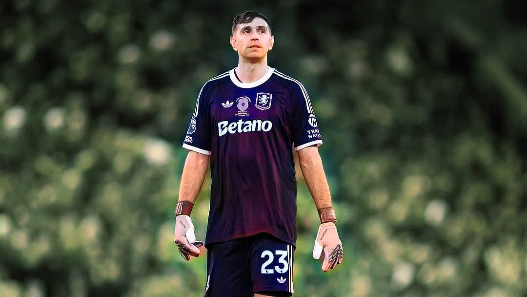 অ্যাস্টন ভিলার আর্জেন্টাইন গোলরক্ষক এমিলিয়ানো মার্তিনেজ