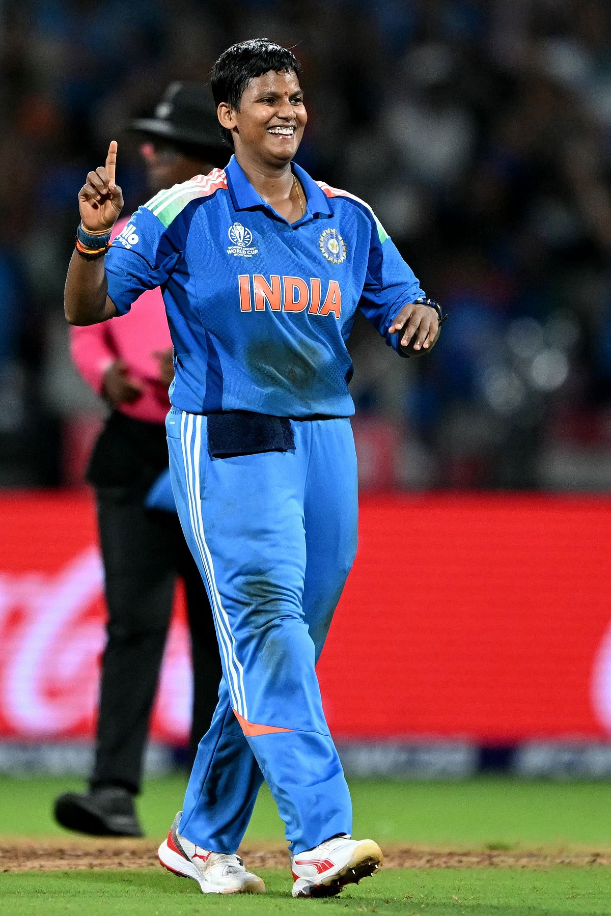 Yalangoch tayanch sakrash Ayollarning tukli mushuklari fotosurati