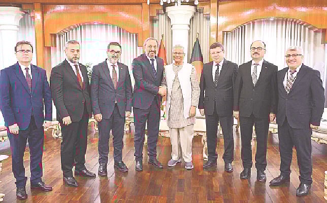 তুরস্কের পার্লামেন্ট সদস্য মেহমেত আকিফ ইয়িলমাজের নেতৃত্বে একটি প্রতিনিধিদল প্রধান উপদেষ্টা অধ্যাপক মুহাম্মদ ইউনূসের সঙ্গে সাক্ষাৎ করে। গতকাল রাষ্ট্রীয় অতিথি ভবন যমুনায়