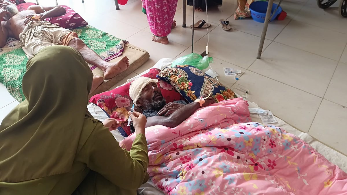 ঝিনাইদহ বিএনপির দুই পক্ষের সংঘর্ষে আহতদের কয়েজন ঝিনাইদহ সদর হাসপাতালে হাসপাতালে চিকিৎসা নিচ্ছেন