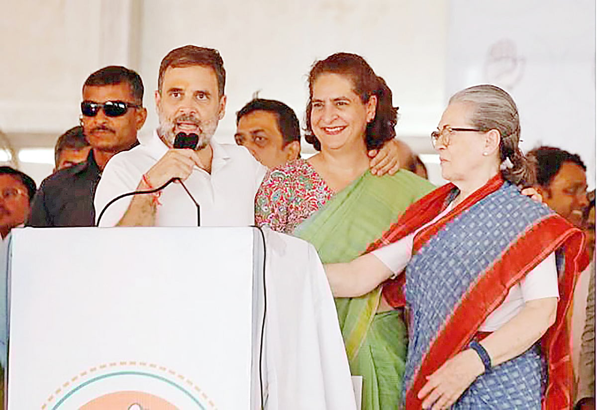 ভারতের রাজনৈতিক নেতৃত্বে বংশানুক্রম সব দলেই দেখা যায়