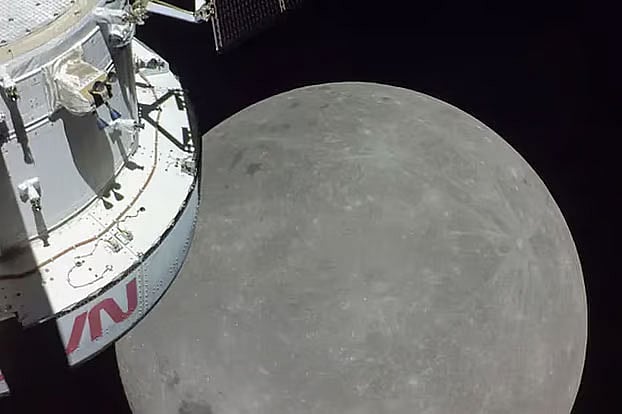 নাসার মনুষ্যবিহীন আর্টেমিস-১ অভিযানের ওরিয়ন নভোযান।