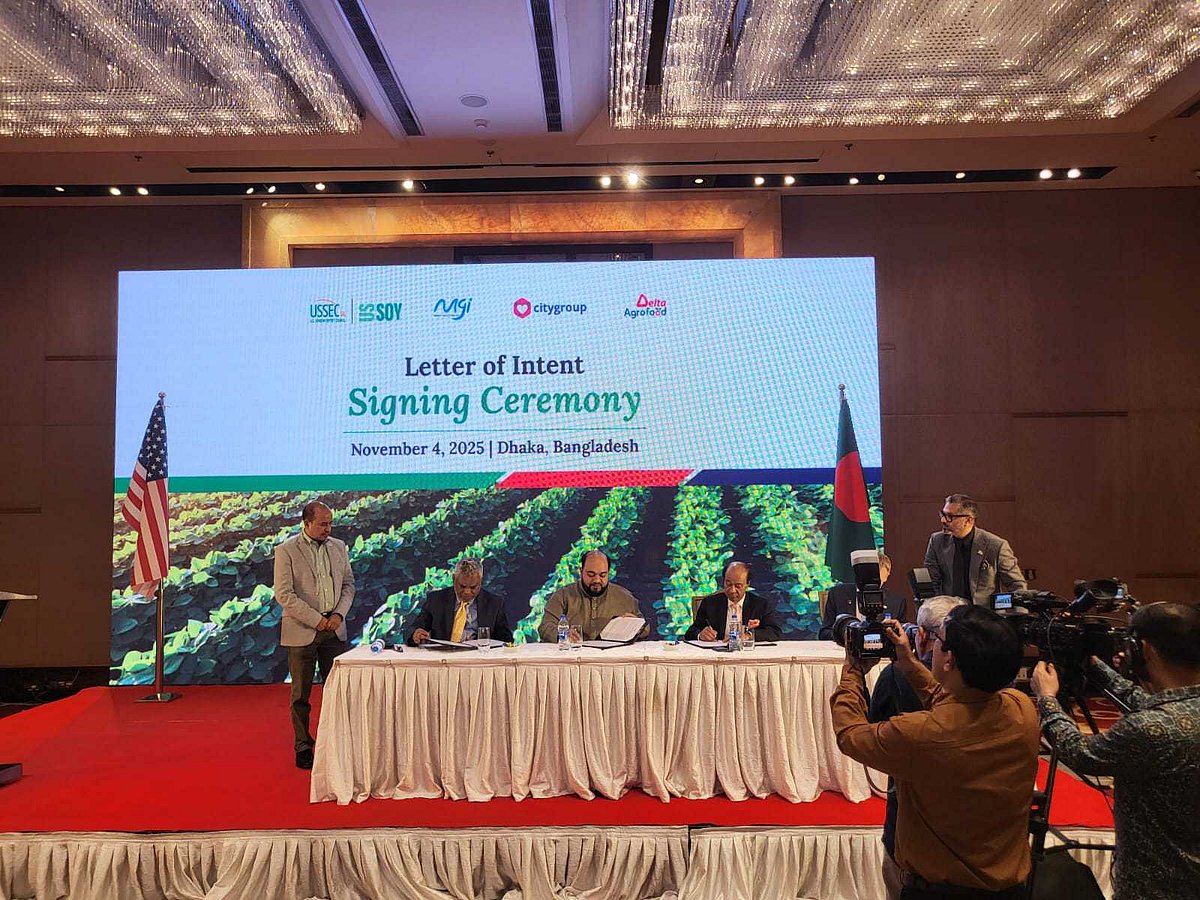 যুক্তরাষ্ট্র থেকে এক বছরে এক বিলিয়ন ডলারের সয়াবিনবীজ আমদানির জন্য ইউএস সয়াবিন এক্সপোর্ট কাউন্সিল (ইউএসএসইসি) ও ইউএস সয়ের সঙ্গে বাংলাদেশের তিন প্রতিষ্ঠান আগ্রহপত্র (এলওআই) সই হয়েছে। আজ ঢাকার একটি হোটেলে