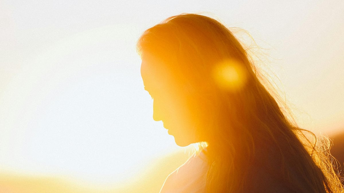 সূর্যের আলো থেকে ভিটামিন ডি পাওয়া যায়; কিন্তু অনেকে জানতে চান, কখন রোদে থাকতে হবে, কীভাবে ও কতটুকু রোদ লাগাতে হবে