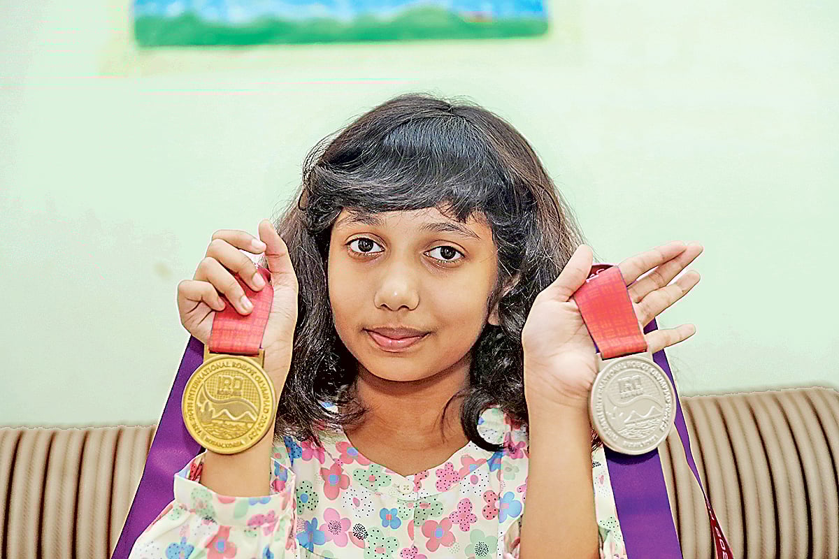 বুসান আন্তর্জাতিক রোবট অলিম্পিয়াডে স্বর্ণ ও রৌপ্যপদক বিজয়ী আরিয়েত্তি ইসলাম