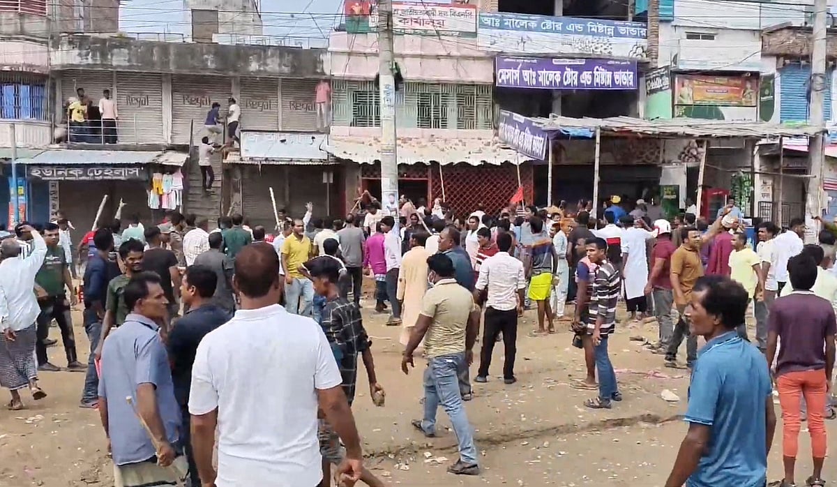 মেহেরপুরের গাংনীতে বিএনপির দলীয় মনোনয়নকে কেন্দ্র করে দুই পক্ষের মধ্যে সংঘর্ষের ঘটনা ঘটে। আজ মঙ্গলবার দুপুরে গাংনী বাসস্ট্যান্ড এলাকায়