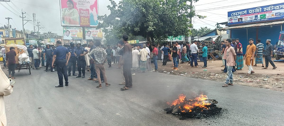 চাঁদপুরের ফরিদগঞ্জে বিএনপির মনোনয়নবঞ্চিত নেতার সমর্থকদের বিক্ষোভ। আজ দুপুরে ফরিদগঞ্জ–রায়পুর সড়কে
