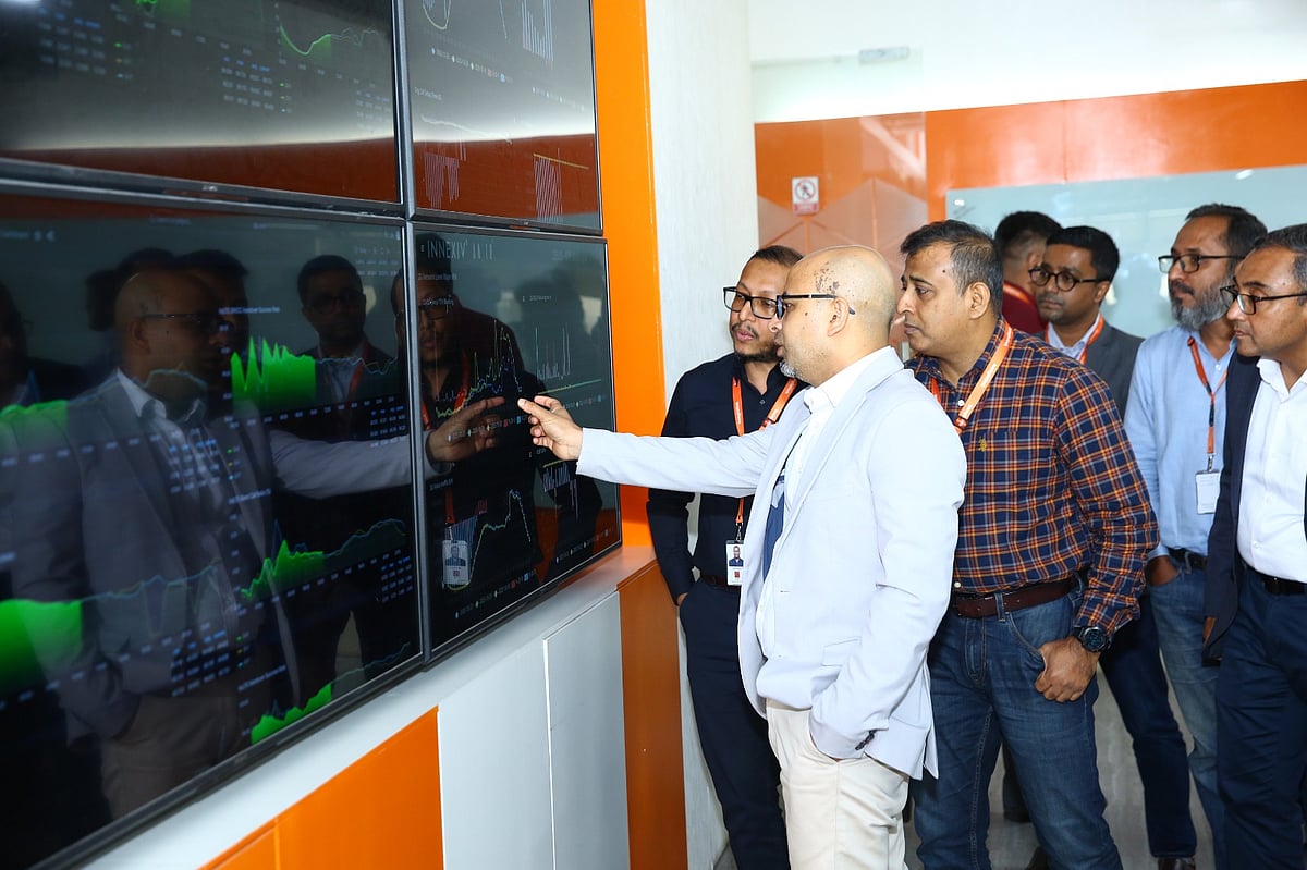 বাংলালিংকের প্রধান কার্যালয়ে ফয়েজ আহমদ তৈয়্যব