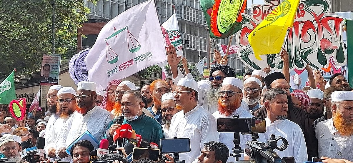 গণভোট আয়োজন করাসহ পাঁচ দফা দাবিতে আয়োজিত সমাবেশে বক্তব্য দেন জামায়াতে ইসলামীর নায়েবে আমির সৈয়দ আবদুল্লাহ মোহাম্মদ তাহের