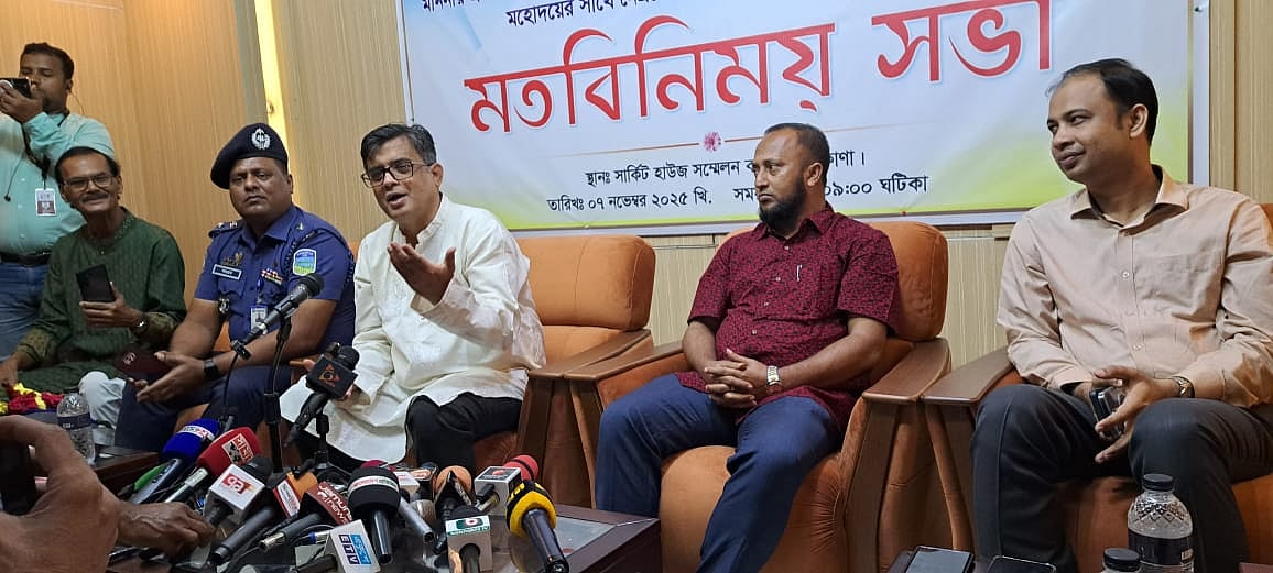 নেত্রকোনার সার্কিট হাউস মিলনায়তনে সাংবাদিকদের সঙ্গে মতবিনিময় করেন প্রধান উপদেষ্টার প্রেস সচিব শফিকুল আলম। আজ শুক্রবার সকালে