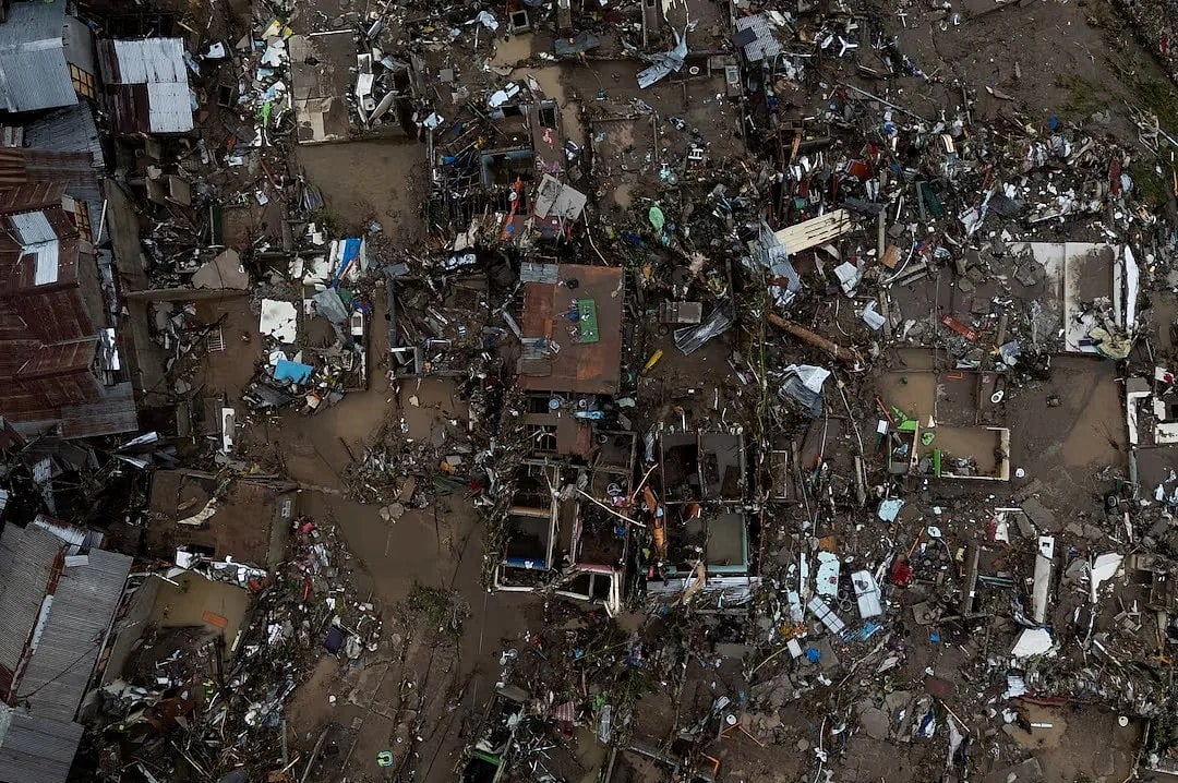 ভিয়েতনামে আঘাত হানার আগে ফিলিপাইনে ধ্বংসযজ্ঞ চালায় শক্তিশালী ঘূর্ণিঝড় কালমায়েগি