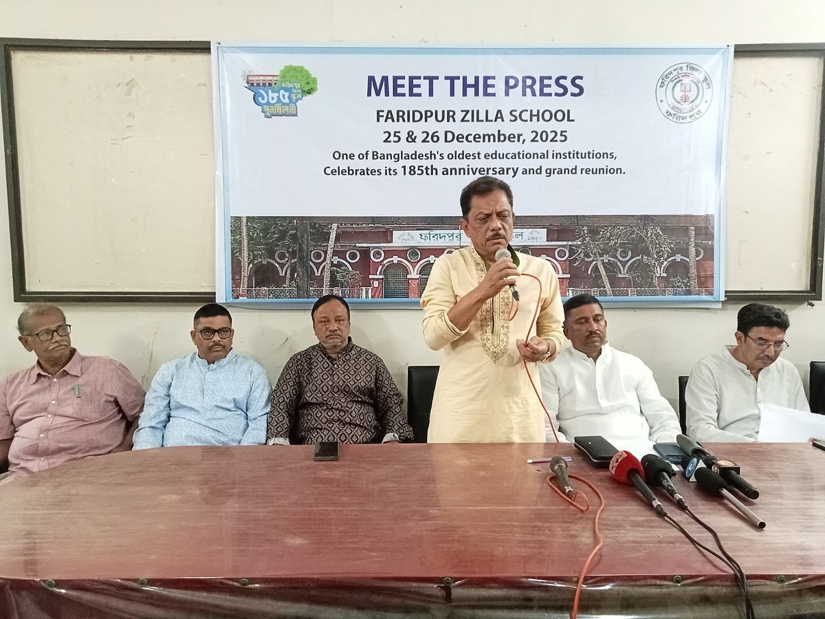 ফরিদপুর জিলা স্কুলের ১৮৫তম প্রতিষ্ঠাবার্ষিকী ও পুনর্মিলনী আয়োজন উপলক্ষে সংবাদ সম্মেলনে বক্তব্য দেন আয়োজক কমিটির আহ্বায়ক মো. মোস্তাফিজুর রহমান। আজ শুক্রবার দুপুর ১২টার দিকে ফরিদপুর প্রেসক্লাবের মরহুম অ্যাডভোকেট শামসুদ্দীন মোল্লা মিলনায়তনে