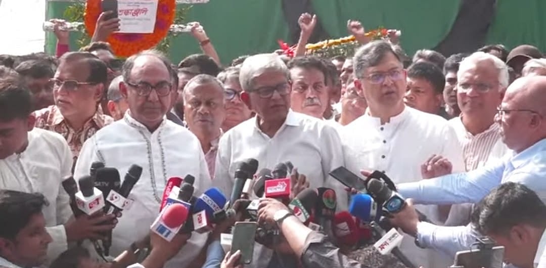 বিএনপির মহাসচিব মির্জা ফখরুল ইসলাম আলমগীর। আজ শুক্রবার রাজধানীর শেরেবাংলা নগরে জিয়াউর রহমানের সমাধিস্থলে