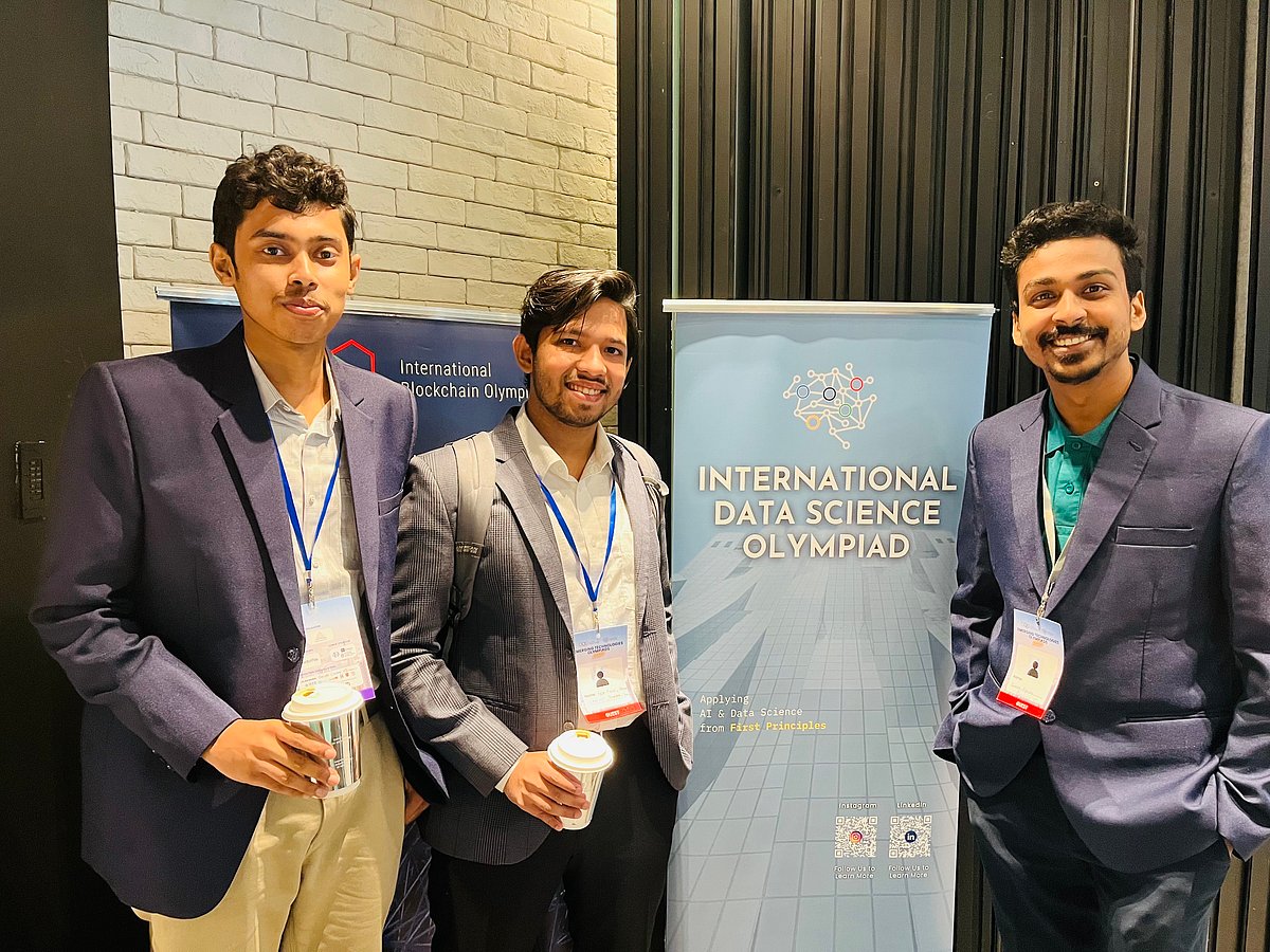 নিউরাল নিনজাস দলের তিন সদস্য অপূর্ব কুমার, দীপংকর মিত্র ও আবরার ফাইয়াজ