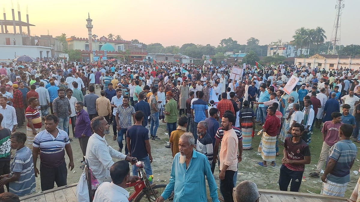 নাটোর-১ আসনে বিএনপির প্রার্থী পরিবর্তনের দাবিতে ইয়াছির আরশাদের সমর্থকদের সমাবেশ। আজ শনিবার বিকেলে লালপুর শ্রী সুন্দরী পাইলট উচ্চবিদ্যালয় মাঠে