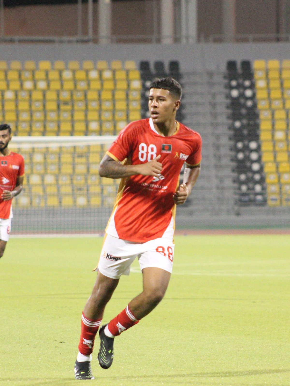 Qiz sperma bilan chayqaydi