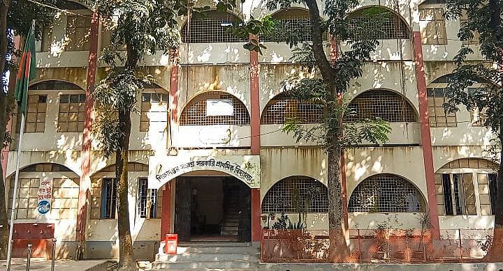 আজ রোববার সরকারি প্রাথমিক বিদ্যালয়ের শিক্ষকদের পূর্ণদিবস কর্মবিরতি পালিত হয়েছে। দুপুর ১২টায় দিনাজপুর শহরের বালুয়াডাঙ্গা এলাকায় শিক্ষা দপ্তর সরকারি প্রাথমিক বিদ্যালয়ে