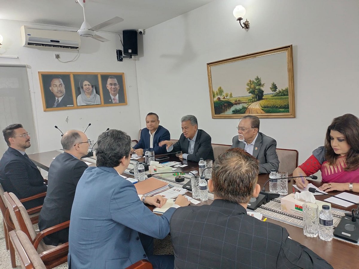 রাজধানীর গুলশানে বিএনপির চেয়ারপারসনের কার্যালয়ে আজ রোববার দলটির সঙ্গে বৈঠক করে আন্তর্জাতিক মুদ্রা তহবিলের (আইএমএফ) প্রতিনিধিদল