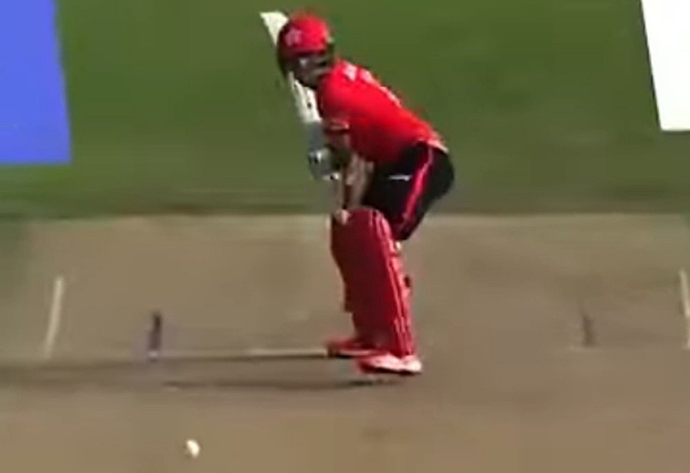 আকবর আলীর ওভারে ৫ ছক্কা মেরে হংকংকে জিতিয়েছেন আইজাজ খান