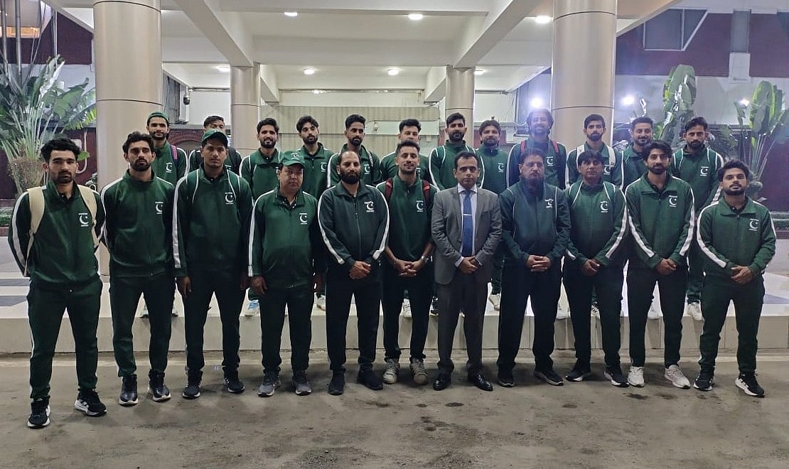 নিয়মিত কোচকে ছাড়াই ঢাকায় পা রেখেছে পাকিস্তান হকি দল