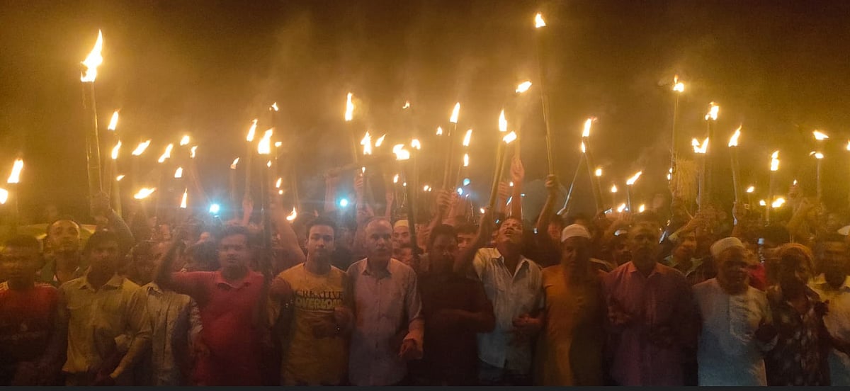 সিলেটের গোয়াইনঘাট উপজেলার নয়াবাজারে বিএনপির হাজারো নেতা-কর্মী মশালমিছিল করেছেন। গতকাল শনিবার