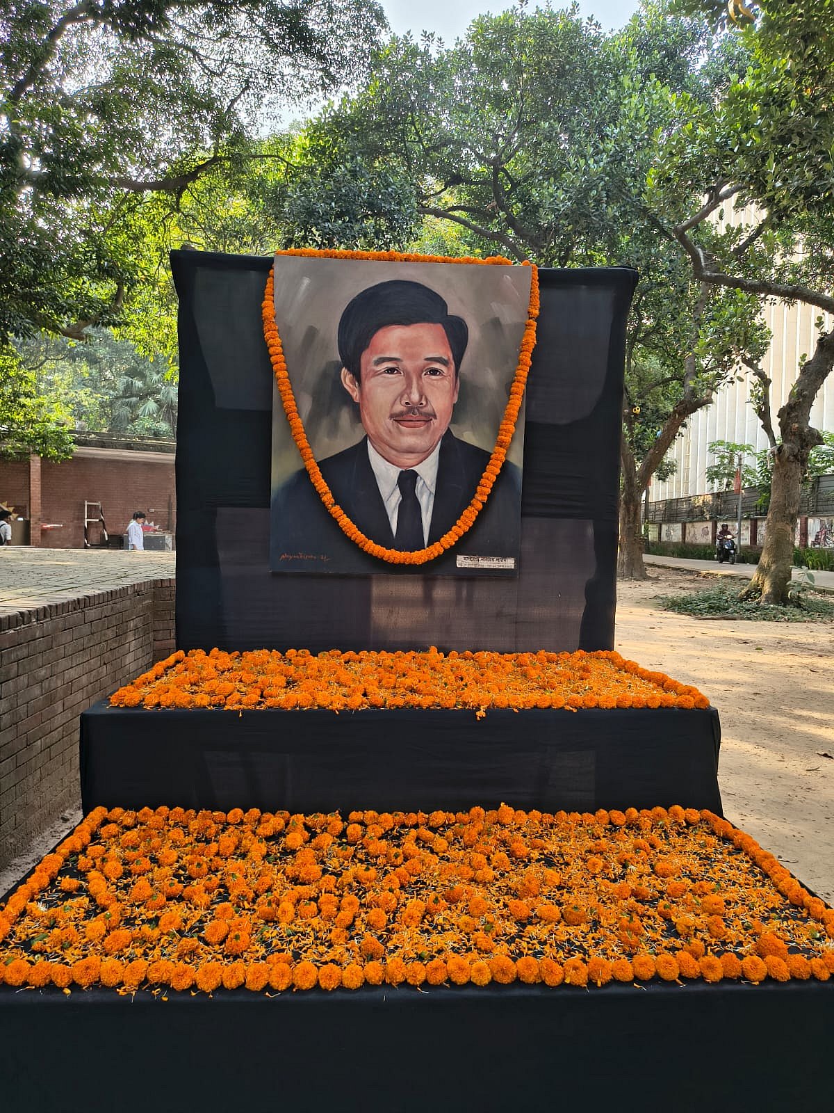 ঢাকা বিশ্ববিদ্যালয়ের চারুকলায় এক স্মরণসভায় মানবেন্দ্র নারায়ণ লারমার স্মৃতির প্রতি শ্রদ্ধা জানানো হয়। ১০ নভেম্বর, ঢাকা বিশ্ববিদ্যালয়