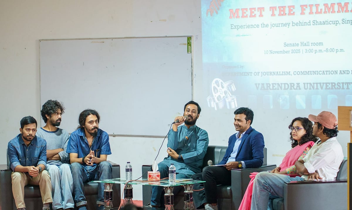 ‘মিট দ্য ফিল্ম মেকারস’ শীর্ষক এক সেমিনারে শিক্ষার্থীদের মুখোমুখি হয়েছেন নির্মাতা মোহাম্মদ তাওকীর ইসলাম