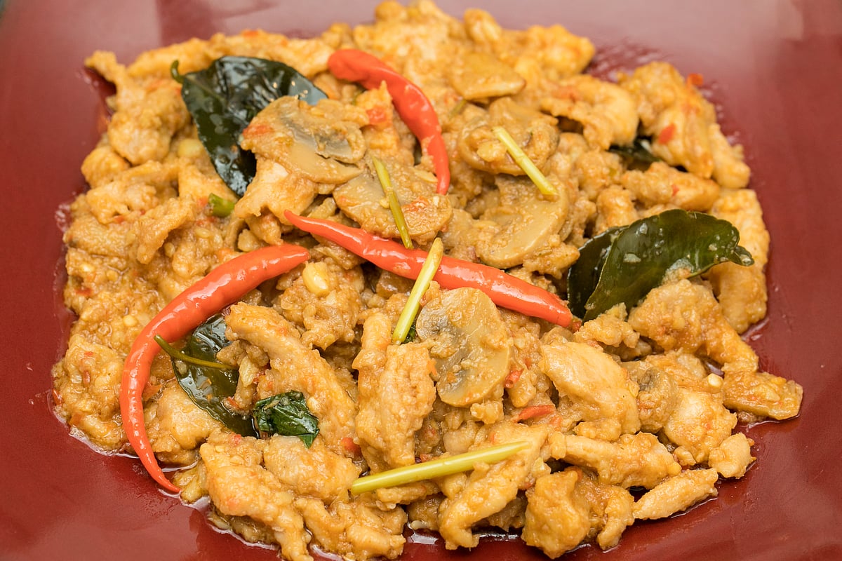 থাই রেড চিকেন কোকোনাট কারি