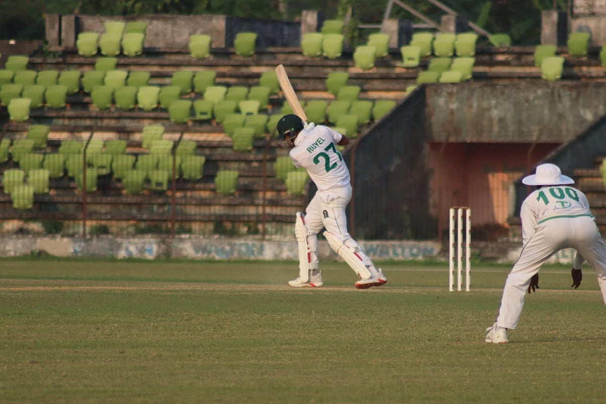 জরাজীর্ণ গ্যালারি, মাঠে নিস্তরঙ্গ ক্রিকেট—আজ খুলনায় বরিশাল–রাজশাহী ম্যাচে