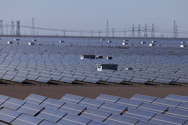 গত বছর চীন ৩৩৩ গিগাওয়াট সৌরবিদ্যুৎ উৎপাদন করেছিল, যা বিশ্বের অন্য দেশগুলোর সম্মিলিত সক্ষমতার চেয়েও বেশি