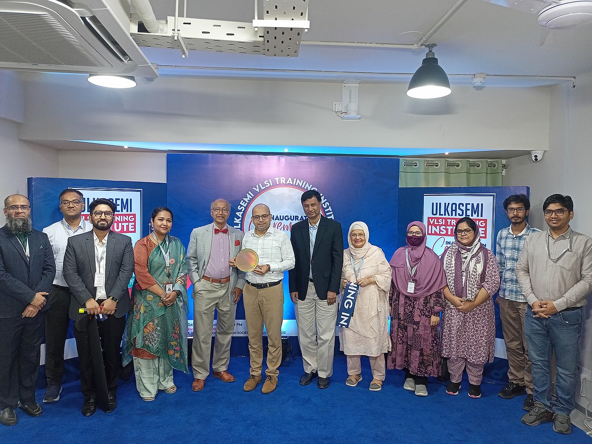 উল্কাসেমির প্রশিক্ষণকেন্দ্রের উদ্বোধনী অনুষ্ঠানে অতিথিরা। আজ রাজধানীর তেজগাঁওয়ে