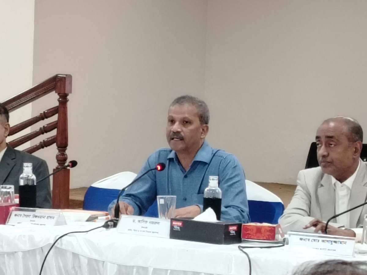 রাজধানীর বিচার প্রশাসন প্রশিক্ষণ ইনস্টিটিউটে আজ মঙ্গলবার কথা বলেন আইন উপদেষ্টা অধ্যাপক আসিফ নজরুল