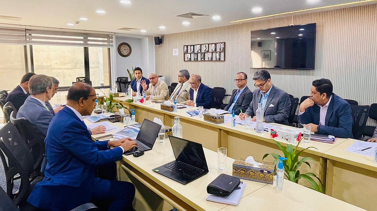 জাতিসংঘের মিশনের সঙ্গে আলোচনা করছেন দেশের ব্যবসায়ী নেতারা। গতকালের ছবি