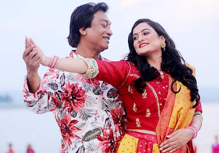 ‘মেড ইন চিটাগাং’ নাটকে নূরজাহান চরিত্রে চট্টগ্রামের আঞ্চলিক ভাষার সংলাপ বলে নজর কাড়েন চট্টগ্রামের মেয়ে অপর্ণা
