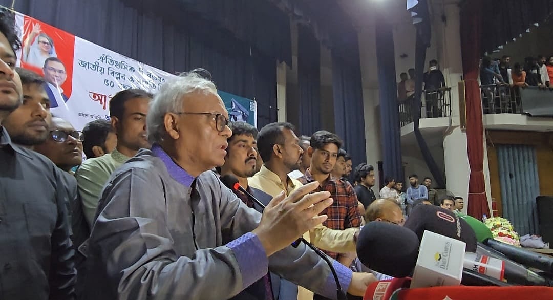 রাজশাহী বিশ্ববিদ্যলয়ে জাতীয় বিপ্লব ও সংহতি দিবস উপলক্ষে আলোচনাসভায় প্রধান অতিথি হিসেবে বক্তব্য দেন রুহুল কবির রিজভী। মঙ্গলবার বিকেলে বিশ্ববিদ্যালয়ের টিএসসিসিতে