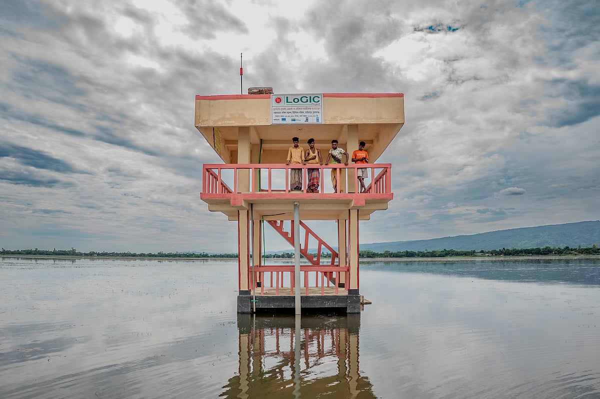 সুনামগঞ্জে লজিক প্রকল্প ২১টি বজ্রপাত আশ্রয়কেন্দ্র নির্মাণ করেছে, সুপেয় পানির ব্যবস্থা সহ বজ্রনিরোধক সুবিধা রয়েছে। এর ফলে সুনামগঞ্জে আকস্মিক বন্যা ও ঝড়ের সময় মানুষ নিরাপদ আশ্রয়ে থাকতে পারে