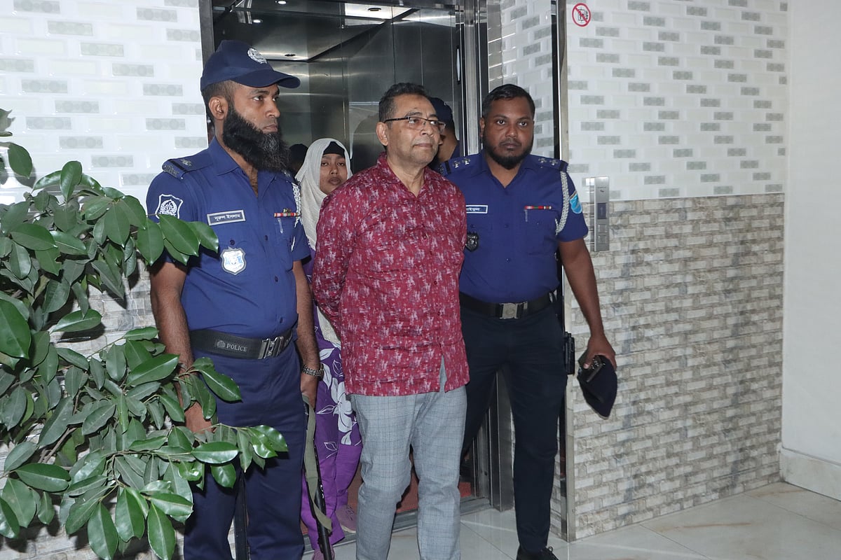 আওয়ামী লীগের ফরিদপুর জেলা শাখার ভারপ্রাপ্ত সভাপতি মো. ফারুক হোসেনকে গ্রেপ্তার করেছে পুলিশ। আজ মঙ্গলবার