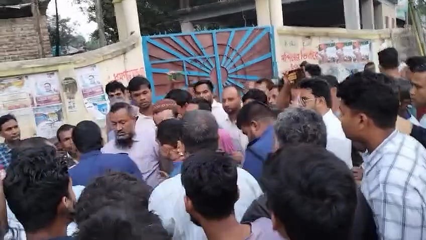 পঞ্চগড়ের বোদা বাজারে গতকাল মঙ্গলবার বিকেলে ভ্রাম্যমাণ আদালতের ওপর হামলার ঘটনা ঘটে