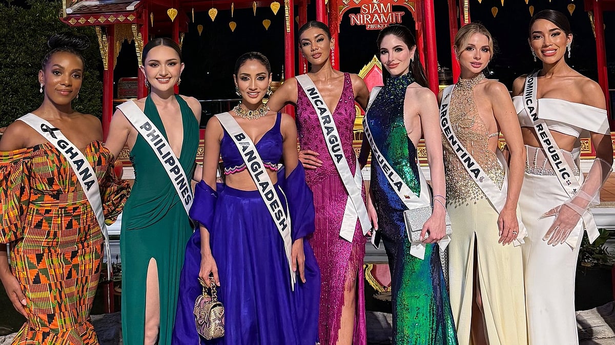 থাইল্যান্ডে অনুষ্ঠিত ৭৪তম মিস ইউনিভার্সের আসরে বিভিন্ন দেশের প্রতিযোগীদের সঙ্গে আছেন বাংলাদেশের তানজিয়া জামান মিথিলা (বাঁ থেকে তৃতীয়)