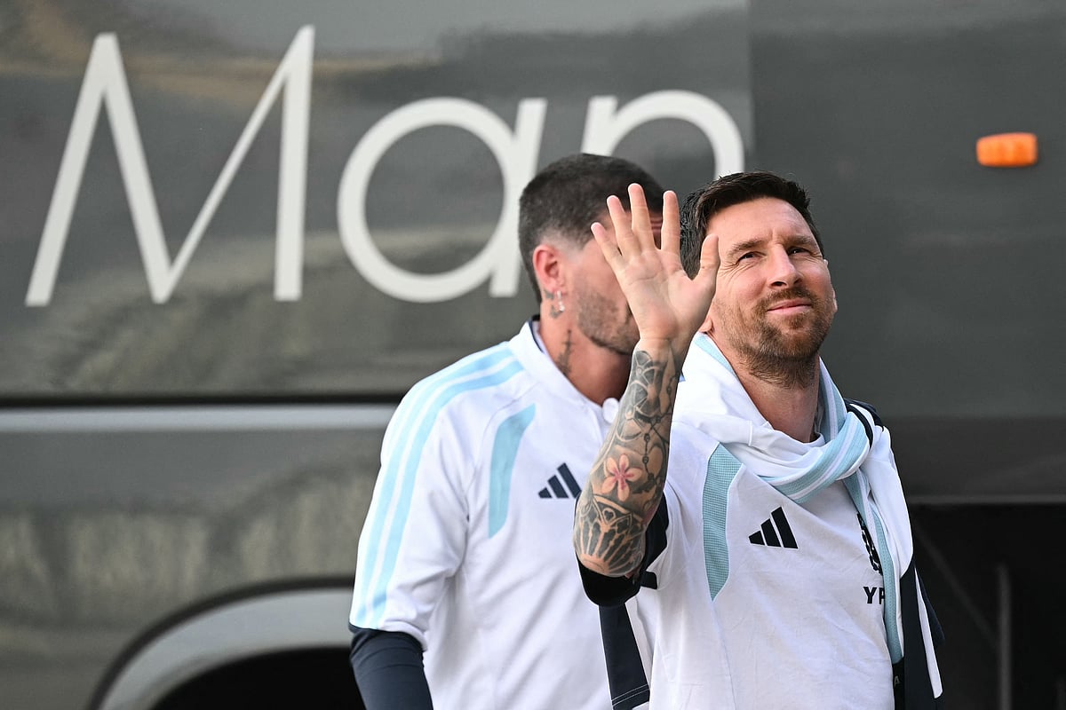 স্পেনে আর্জেন্টিনা দলের হয়ে অনুশীলন করছেন মেসি