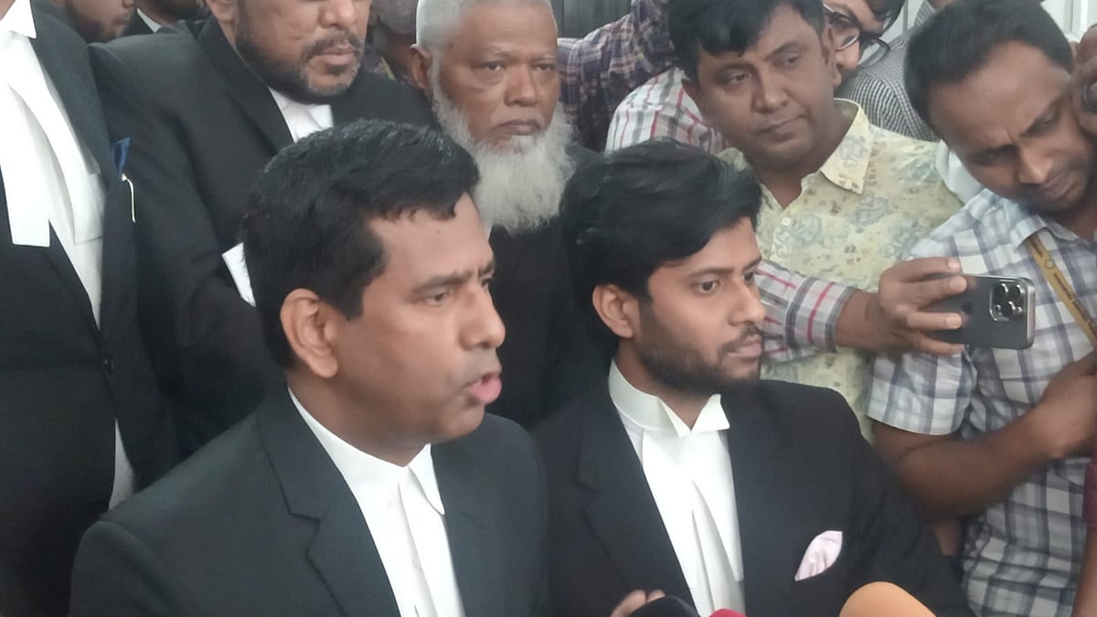 শেখ হাসিনাসহ তিন আসামির মামলার রায়ের দিন ঘোষণার পর ব্রিফ করেন আন্তর্জাতিক অপরাধ ট্রাইব্যুনালের চিফ প্রসিকিউটর মোহাম্মদ তাজুল ইসলাম