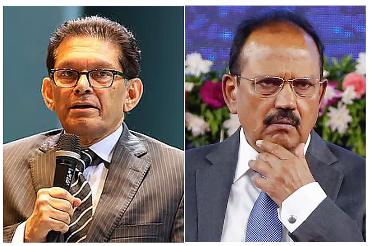 বাংলাদেশের জাতীয় নিরাপত্তা উপদেষ্টা খলিলুর রহমান ও ভারতের জাতীয় নিরাপত্তা উপদেষ্টা অজিত দোভাল। অজিত দোভালের আমন্ত্রণে একটি সম্মেলনে যোগ দিতে দিল্লি সফর করছেন খলিলুর রহমান