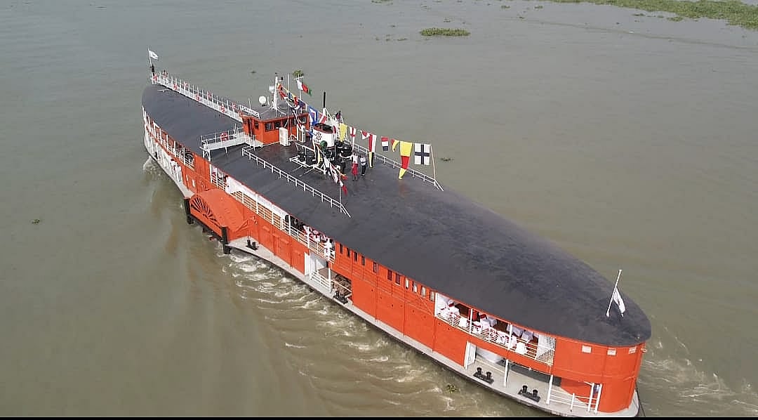 শতবর্ষী স্টিমার পি এস মাহসুদ নতুন চেহারা নিয়ে ফিরছে নদীপথে। আগামী ১৫ নভেম্বর আনুষ্ঠানিকভাবে চলাচল শুরু করবে এই ঐতিহাসিক জলযান। সম্প্রতি তোলা ছবি
