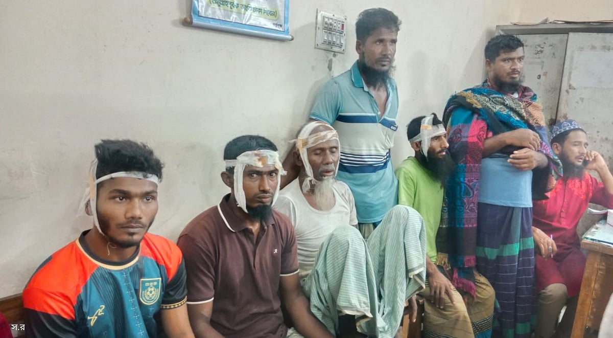 আহত ব্যক্তিদের মধ্যে ১৭ জনকে গলাচিপা স্বাস্থ্য কমপ্লেক্সে ভর্তি করা হয়েছে। বাকিরা প্রাথমিক চিকিৎসা নিয়েছেন। গতকাল বিকেলে তোলা