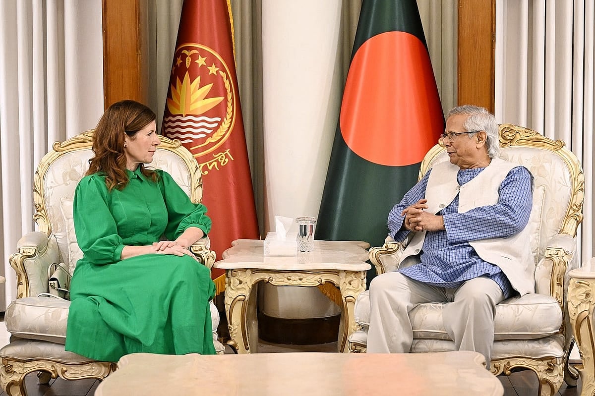 প্রধান উপদেষ্টা অধ্যাপক মুহাম্মদ ইউনূসের সঙ্গে বৈঠক করেন সফররত যুক্তরাজ্যের আন্তর্জাতিক উন্নয়নবিষয়ক মন্ত্রী ব্যারোনেস জেনি চ্যাপম্যান। গতকাল বৃহস্পতিবার সন্ধ্যায় ঢাকায় রাষ্ট্রীয় অতিথি ভবন যমুনায়