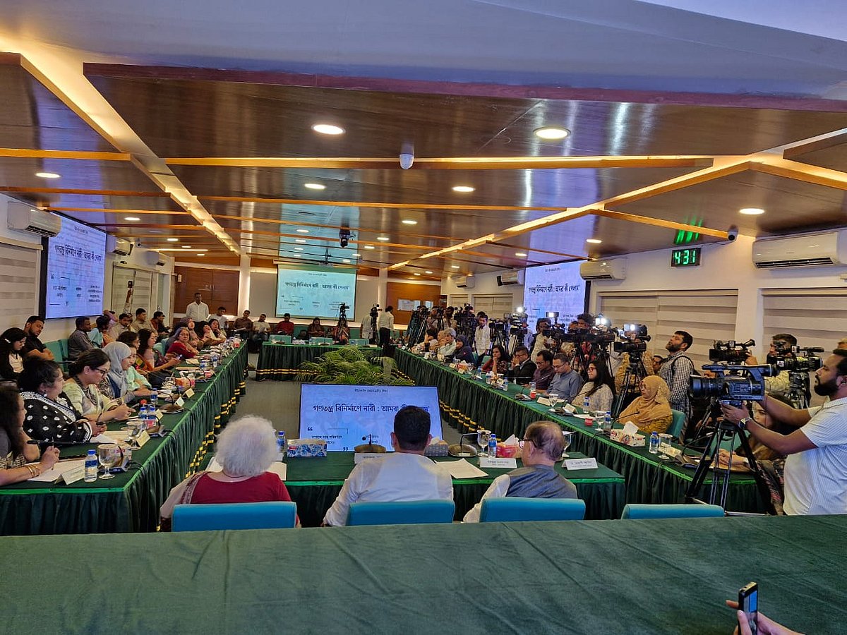 ‘গণতন্ত্র বিনির্মাণে নারী: আমরা কী পেলাম’ শীর্ষক এই গোলটেবিলের আয়োজক ছিল উইমেন ইন ডেমোক্রেসি (উইন্ড)