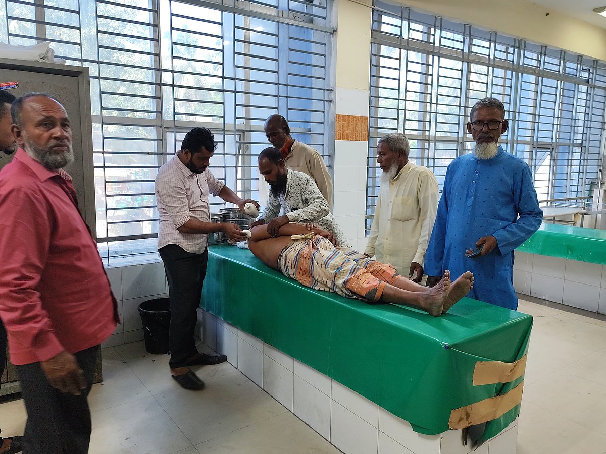 আহত ব্যক্তিদের কয়েকজনকে ভোলা সদর হাসপাতালে চিকিৎসা দেওয়া হয়